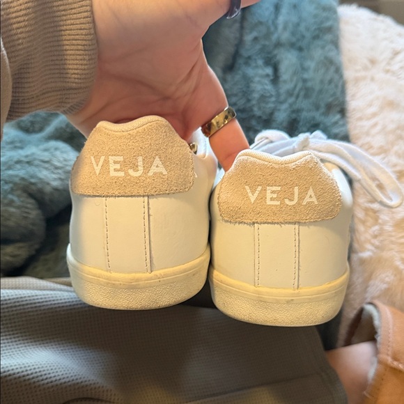 Veja Women's Cream and White Sneakers - Picture 2 of 4
